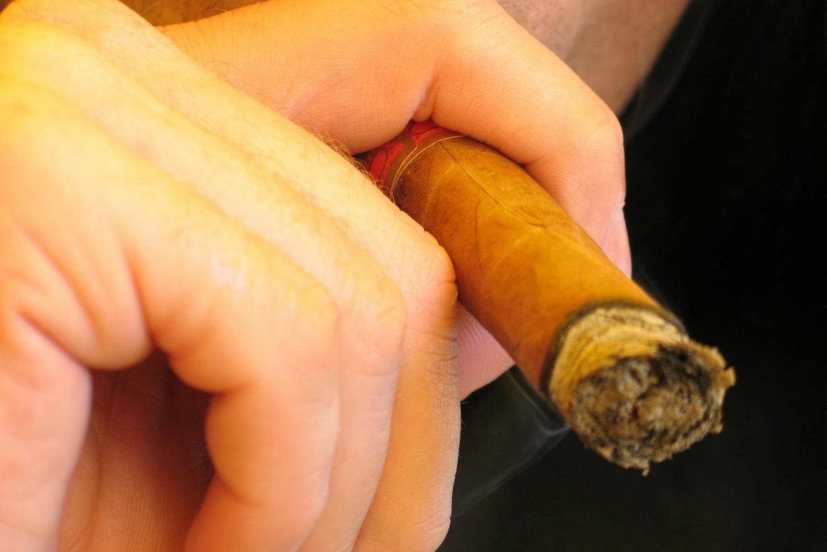 Tips On How To Puff A Cigar The Right Way